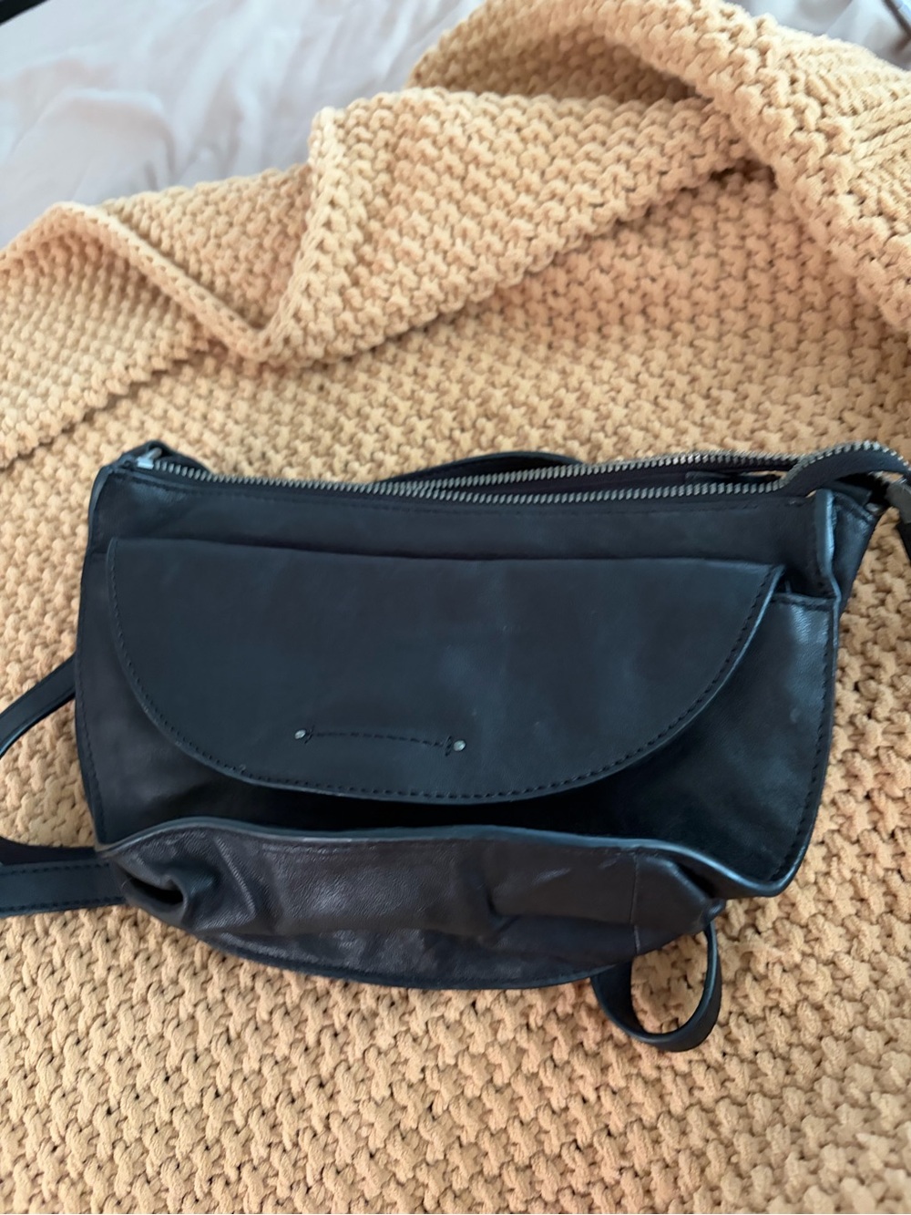 Classic Black Leather Crossbody Bag - Sleek Everyday Style